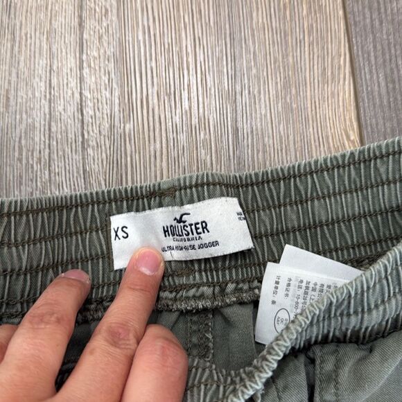 Hollister Olive Green Joggers - Picture 3 of 9